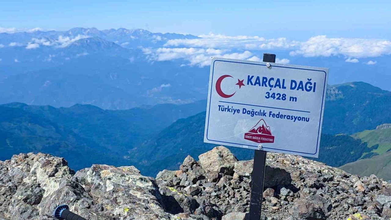 3 bin 428 rakımdaki Karçal Dağı’nın zirvesi havadan görüntülendi
