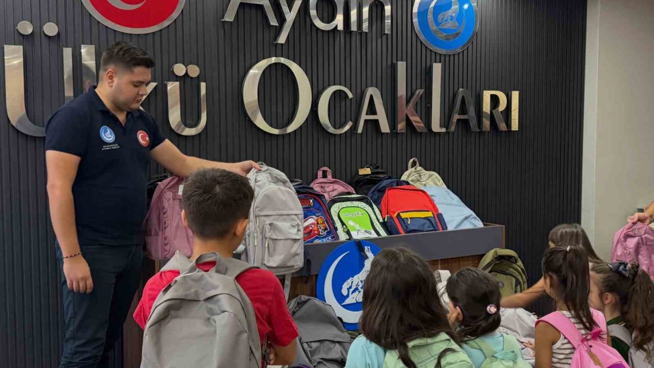 Ülkücülerden öğrencilere kırtasiye desteği