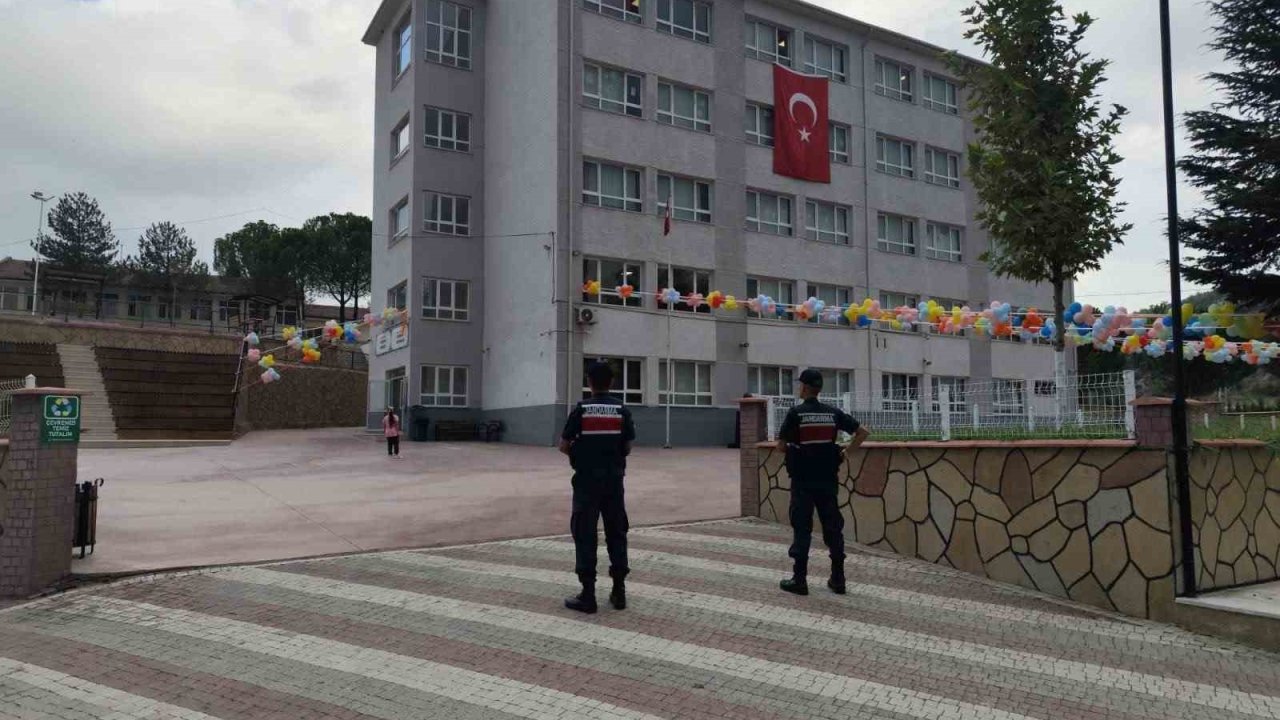 Bilecik’te okul çevrelerinde 857 kişi denetlendi