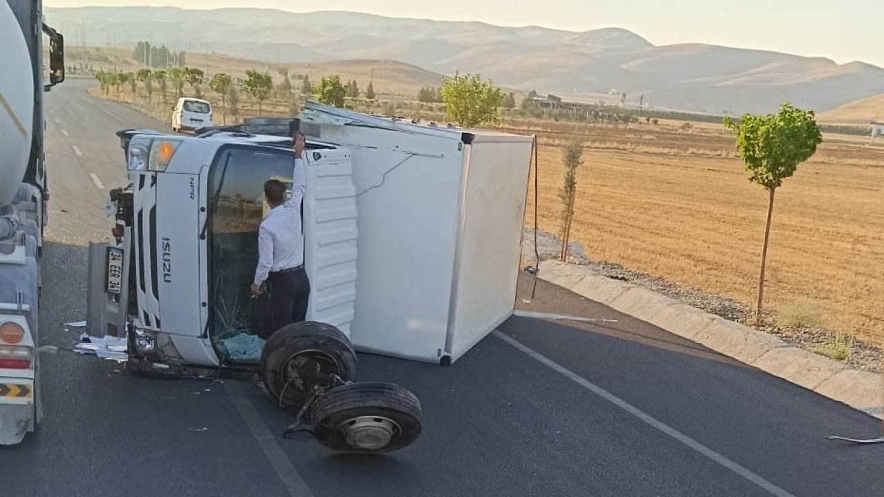 Hasankeyf’te kamyonet devrildi: 2 yaralı