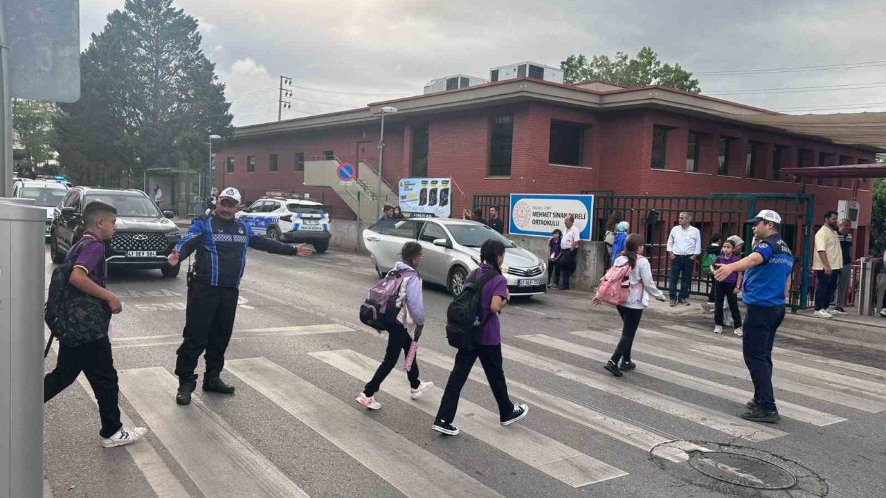 Zabıtadan okul önlerinde tedbir
