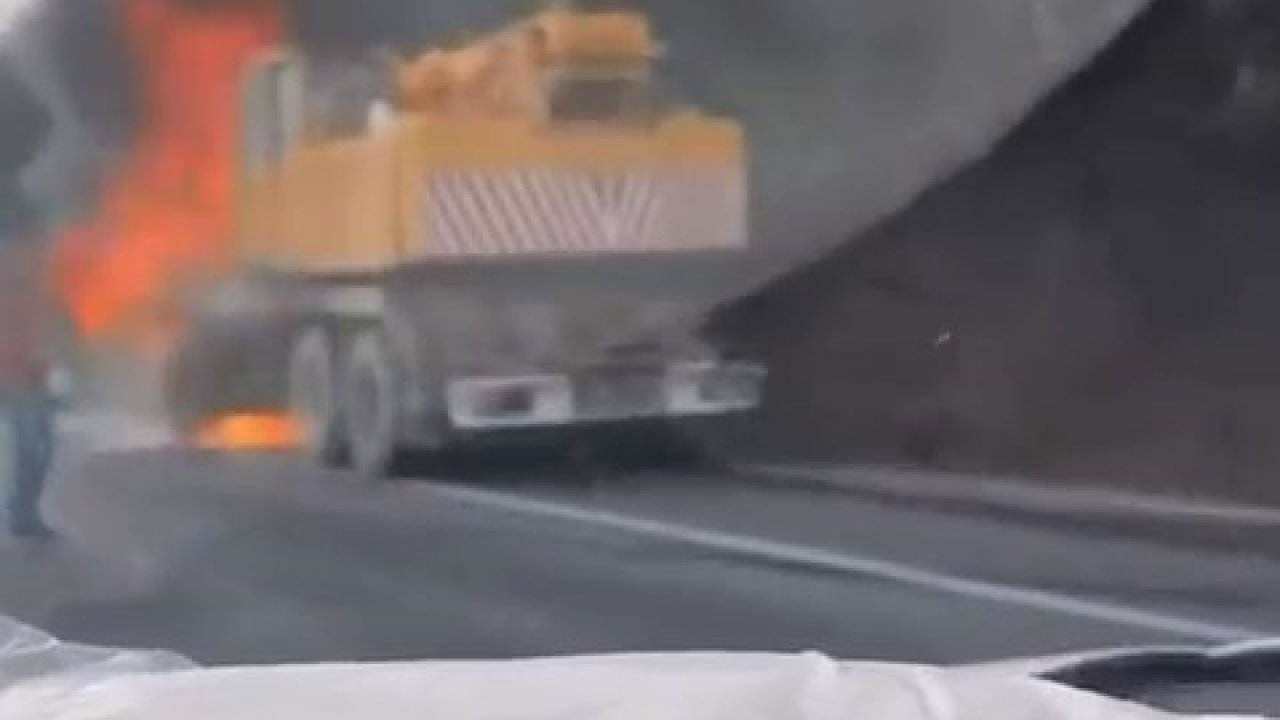 İş makinesi alev alev yandı