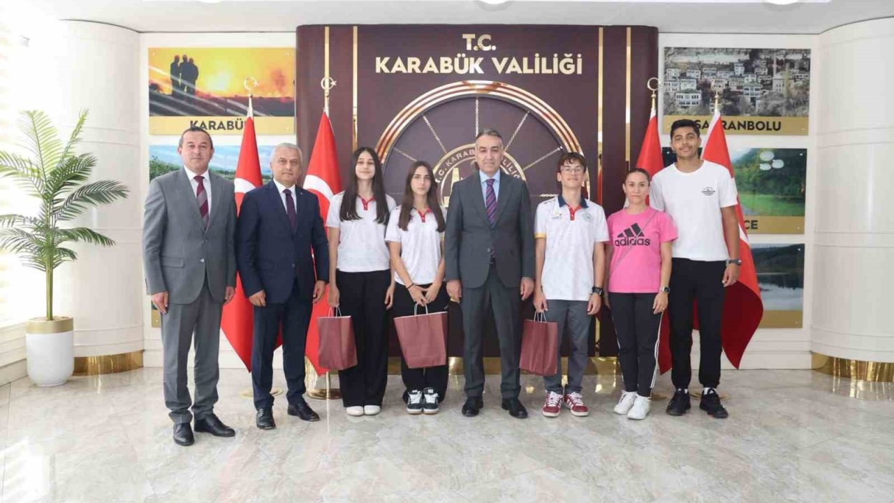Vali Çağatay’dan başarılı sporculara hediye