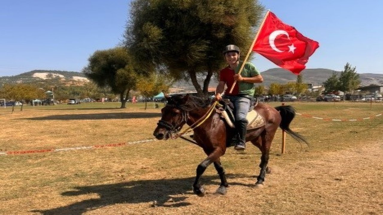 Tavşanlı’yı temsil eden "Kuyumcu" isimli at Rahvan At Yarışlarında şampiyon oldu