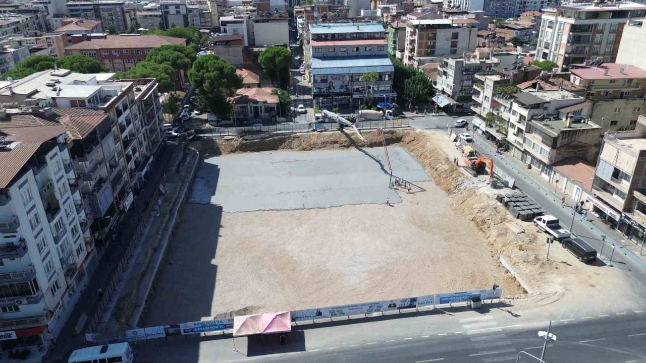İncirliova’daki meydan projesi sürüyor