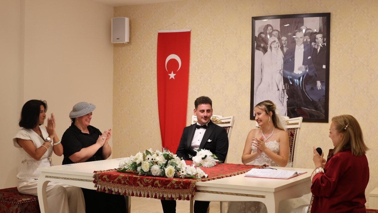 Turgutreis’te nikah hizmetlerine yoğun ilgi