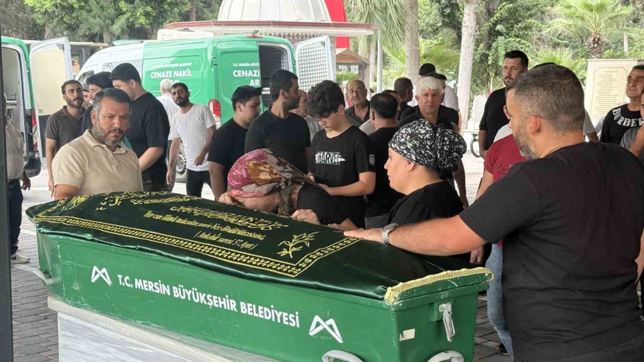 Girdiği kanalda hayatını kaybeden çocuk son yolculuğuna uğurlandı