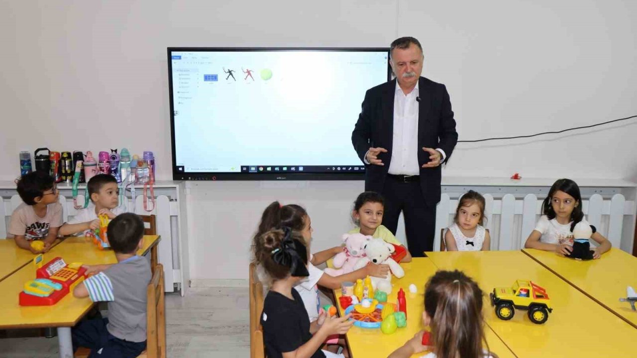 Başkan Balaban yeni eğitim yılında miniklerin heyecanına ortak oldu