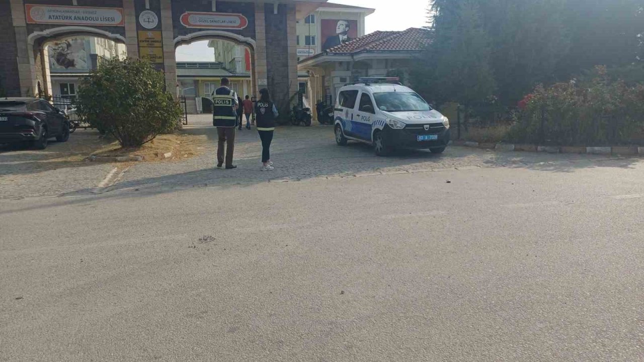 Polisten okul çevrelerinde denetim