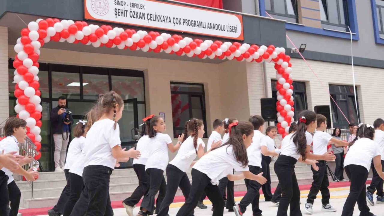 Sinop’ta 16 derslikli modern lise hizmete açıldı