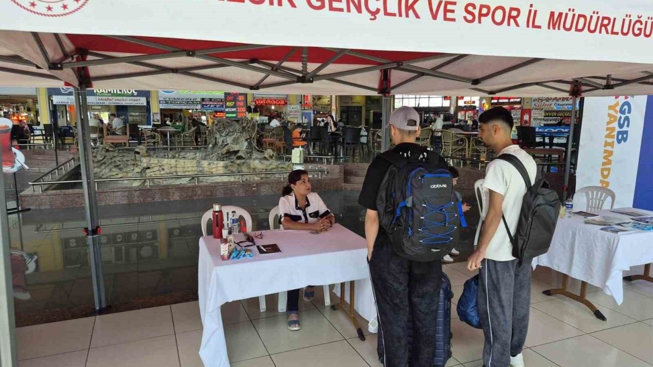 Balıkesir’de üniversite öğrencileri terminalde karşılandı