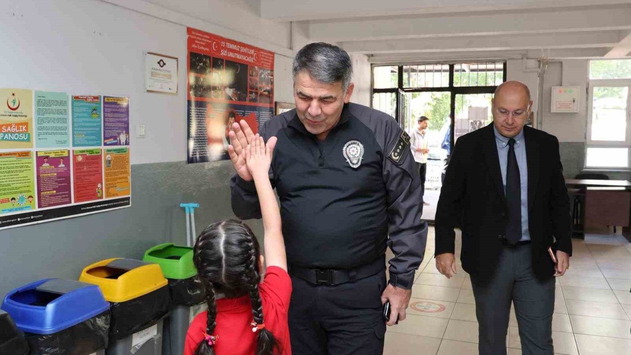 Polis öğrencilerle buluştu