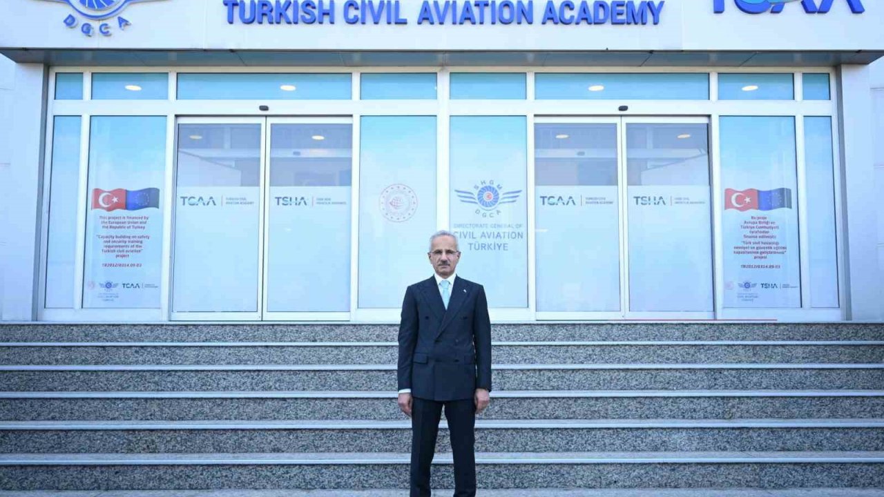 Bakan Uraloğlu: "2030 yılı hedefimiz sürdürülebilir havacılık yakıtı ile karbondioksit emisyonunu yüzde 5 oranında azaltmaktır"