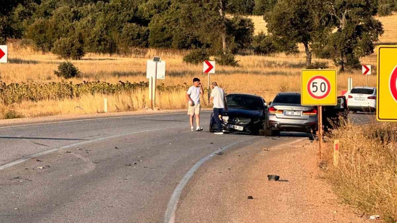 Beyşehir’de 3 otomobil çarpıştı: 6 yaralı