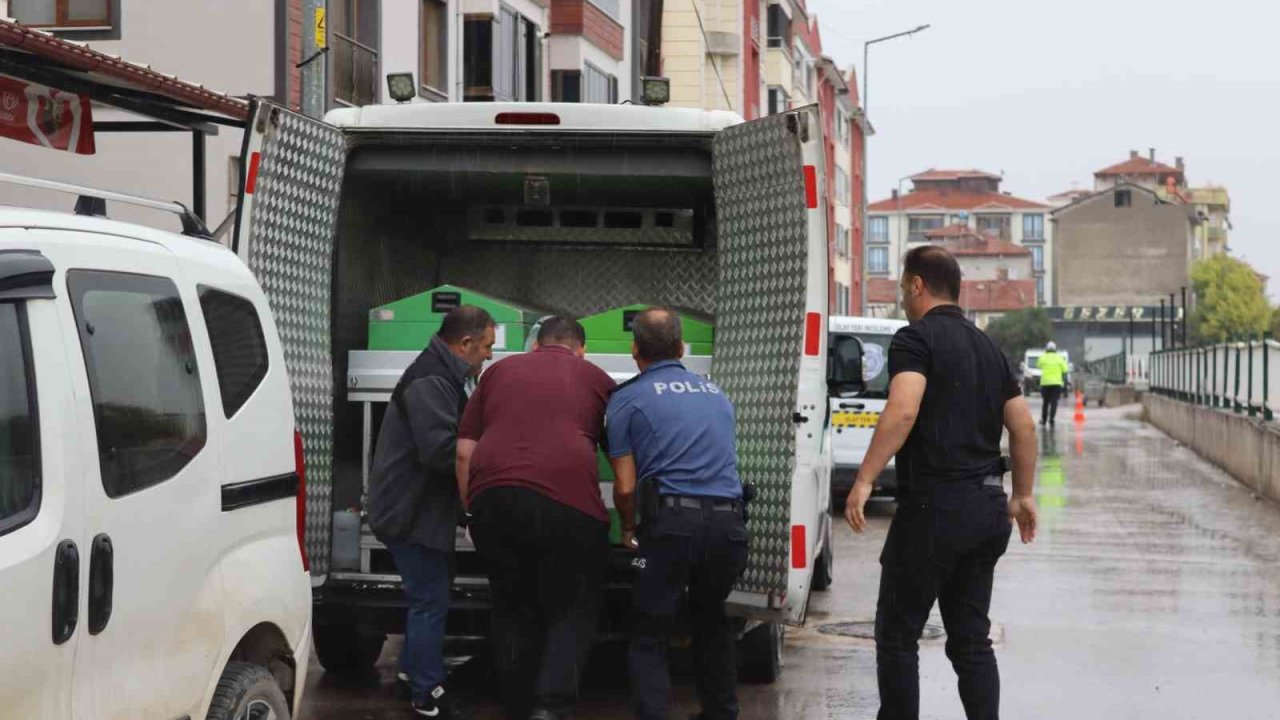 Çorum’da kadın cinayeti: Eski eşini silahla öldürüp intihar etti