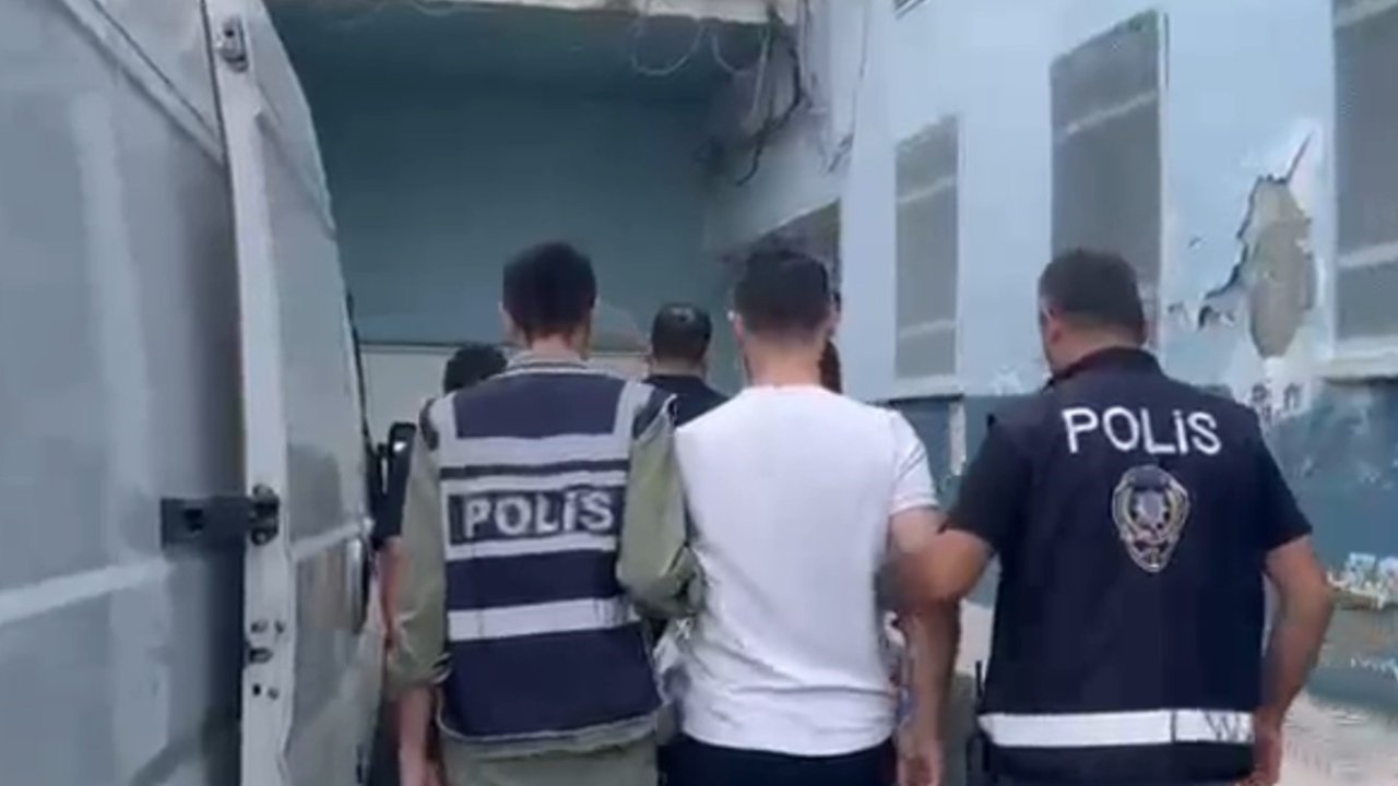 Kastamonu’da 18 adrese eş zamanlı operasyon: Aranan 14 şahıs yakalandı
