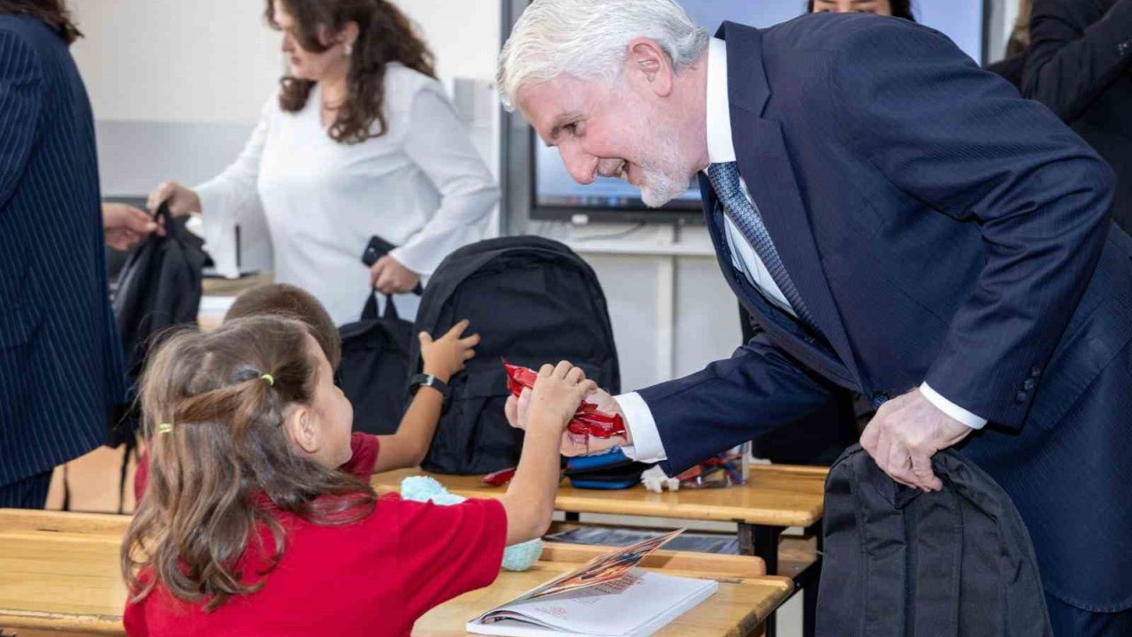 TEI’den Mahmudiye’ye kırtasiye desteği