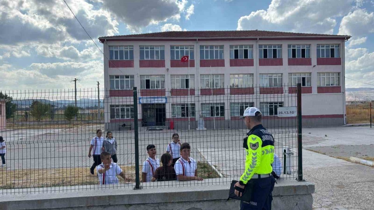 Eskişehir’de okul çevresi ve servis araçlarına yönelik uygulama yapıldı