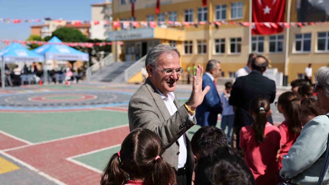 Başkan Özdoğan, öğrencilerin yeni dönem heyecanına ortak oldu