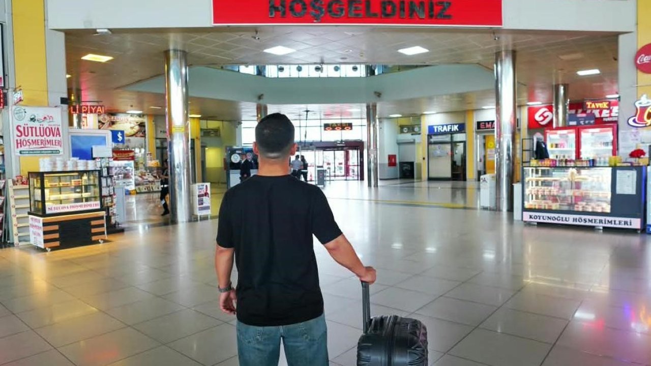 Öğrencileri terminalde Balıkesir Büyükşehir Belediyesi karşıladı