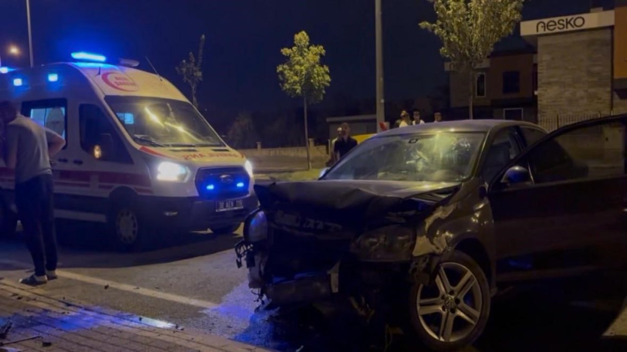Kayseri’de kontrolden çıkan otomobil duvara çarptı: 1 yaralı