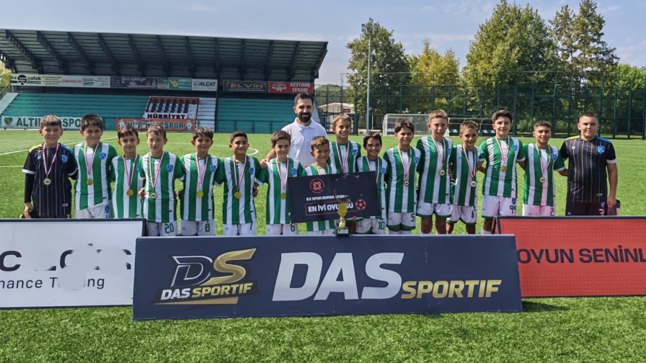 Balıkesir Büyükşehir Belediyespor U-11 Takımı Bursa’da şampiyon oldu