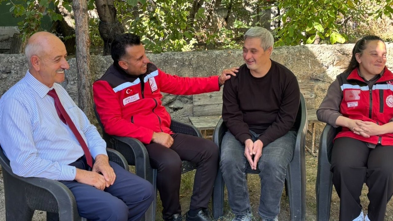 Okul bahçe görevlileri görev başında