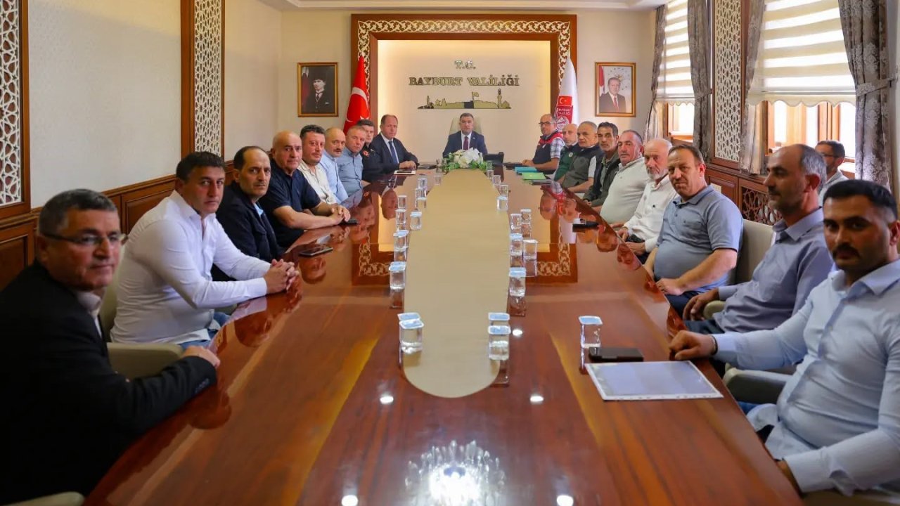 Bayburt’ta muhtarlarla köylerin ihtiyaçları görüşüldü