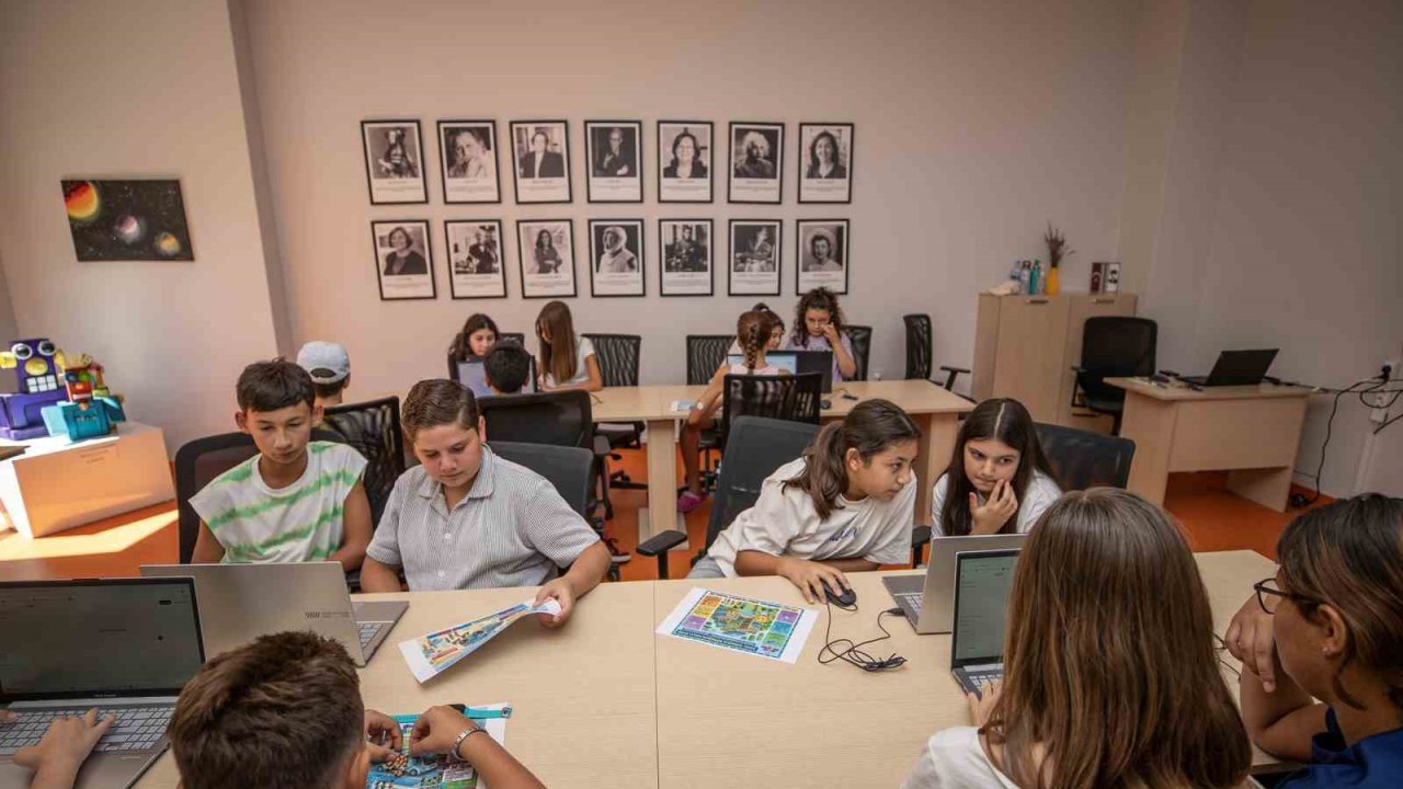 Mersin’de çocuklar yapay zekayla geleceği tasarlıyor