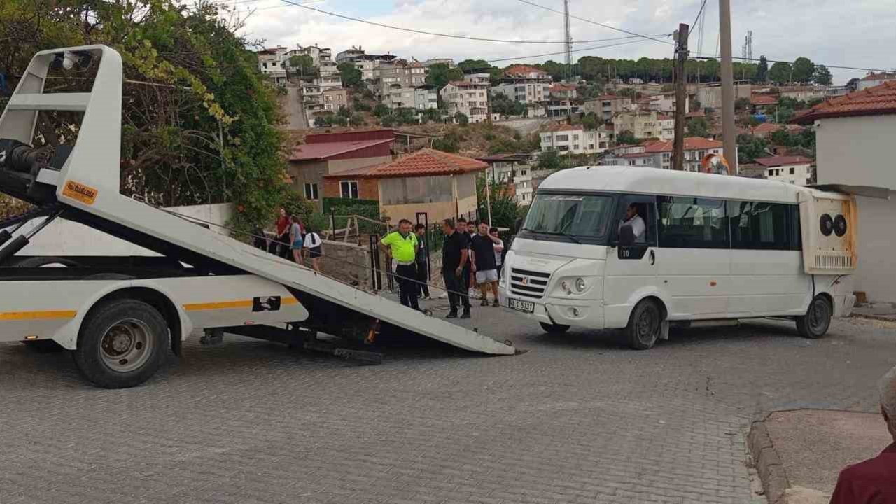 Yatağan’da minibüs garaja çarptı: 4 öğrenci yaralandı