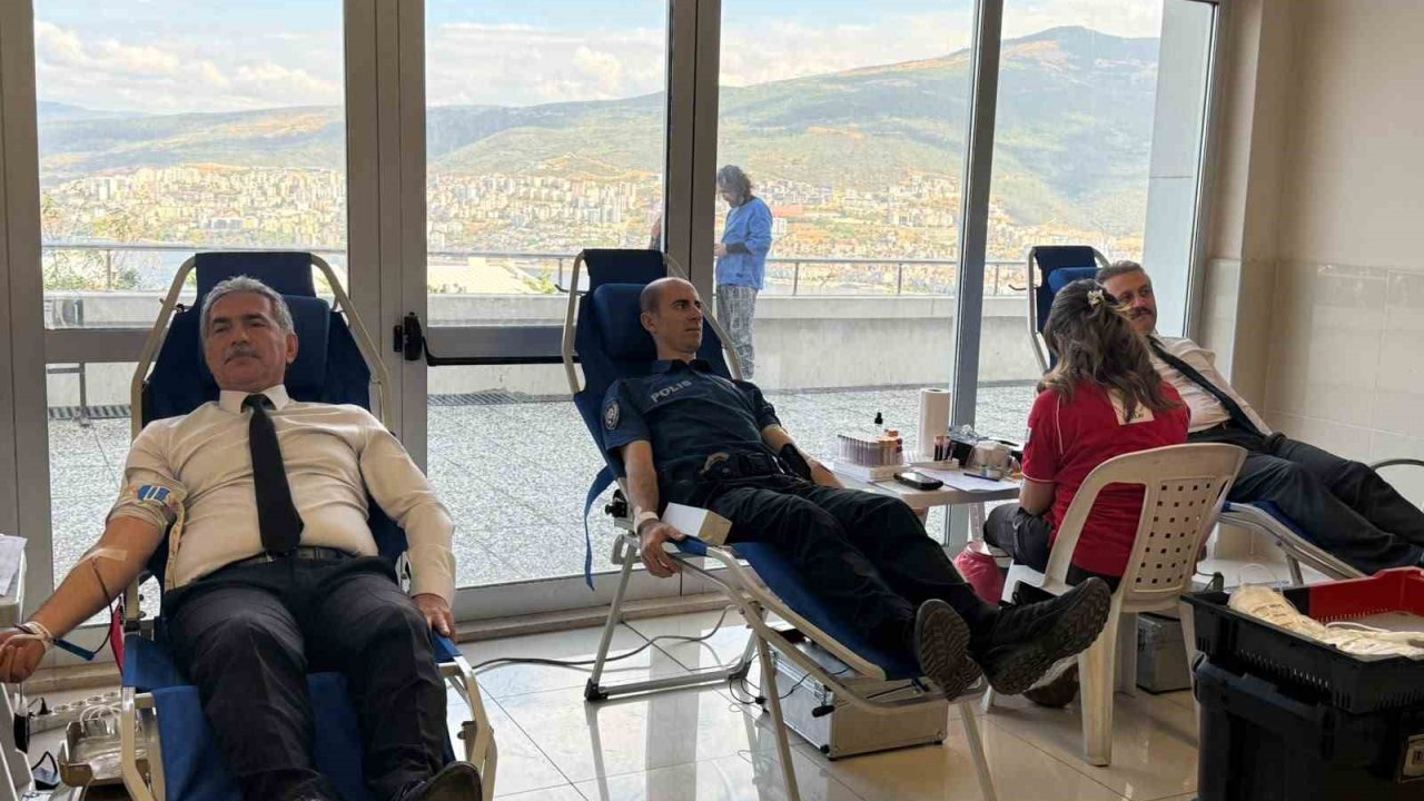 Gemlik Adliyesi’nde Kızılay’dan kan bağışı kampanyası