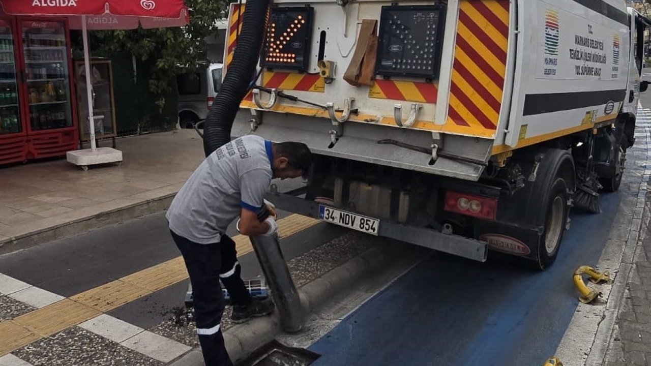 Marmaris’te ızgara ve mazgallarda temizlik çalışması yapıldı