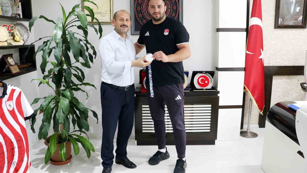 Samsunlu boksör Berat Acar, Akdeniz Oyunları’nda gümüş madalya kazandı