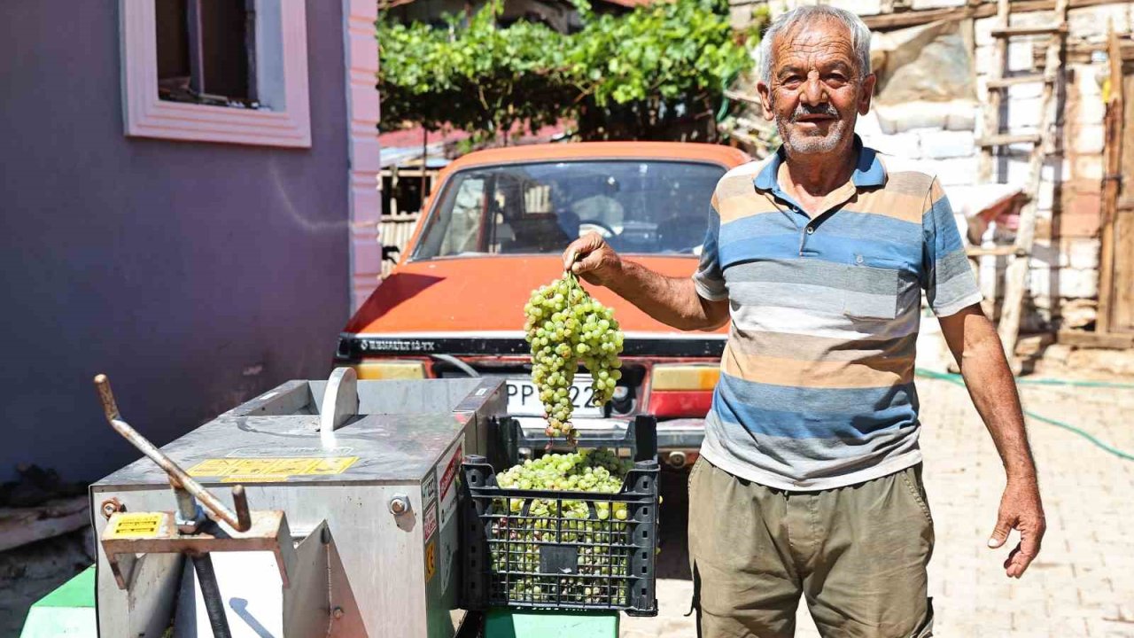 Büyükşehir’den üzüm üreticilerine makine desteği