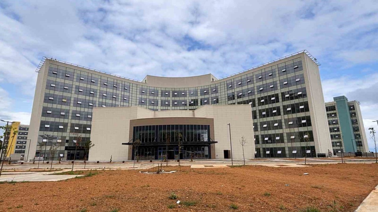 Trabzon Şehir Hastanesi’nin hizmete girişi için geri sayım başladı