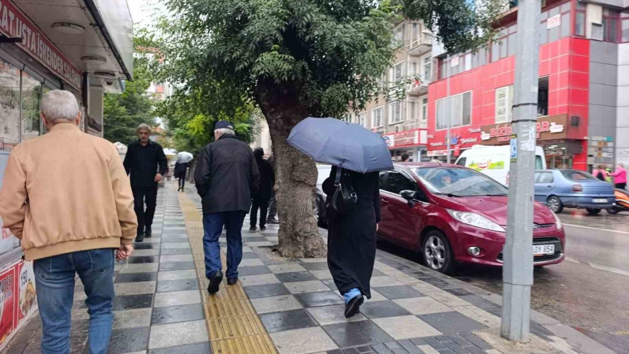 Afyonkarahisar’da yağışlı hava etkili oldu