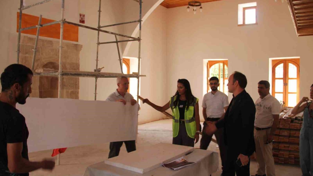 Erzin’de Mustafalı Camisi’nin restorasyon çalışmaları sürüyor