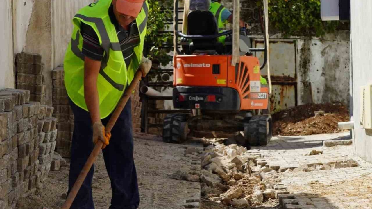 Menteşe’de fosseptik kokusuna karşı altyapı çalışması