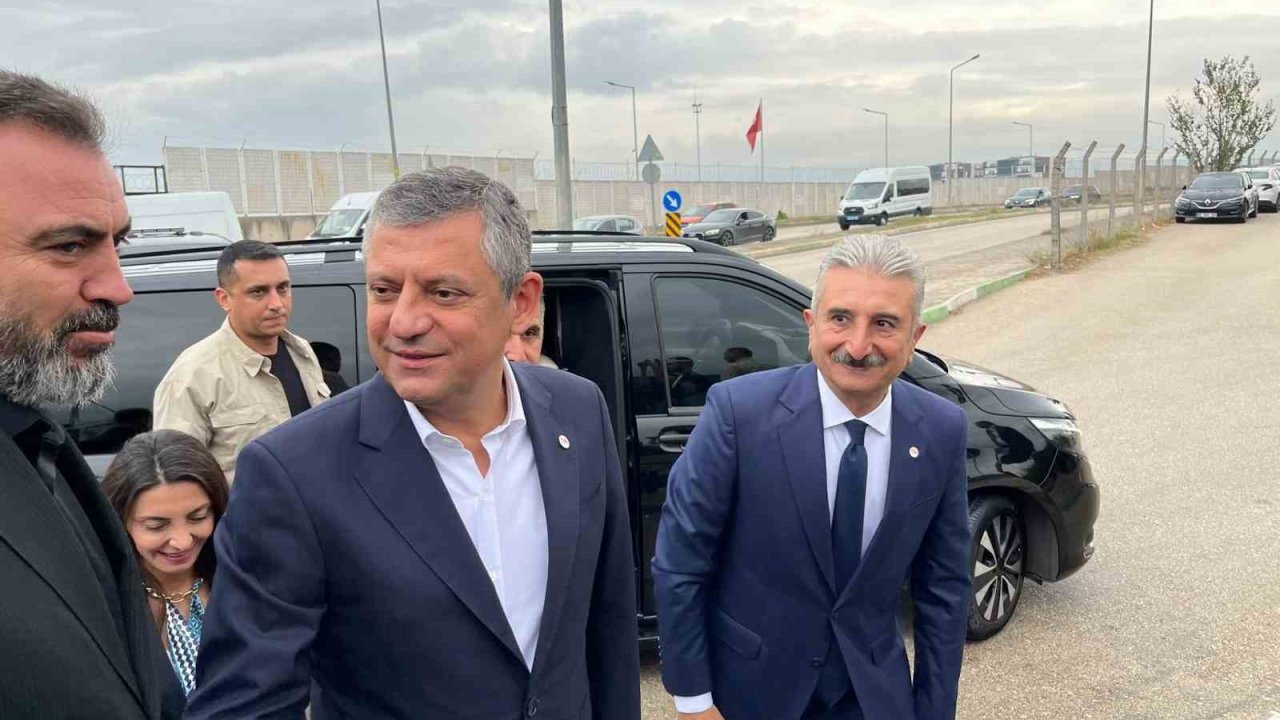 Özgür Özel ve Yeni Parti heyeti Mustafa Bozbey’i cezaevinde ziyaret etti