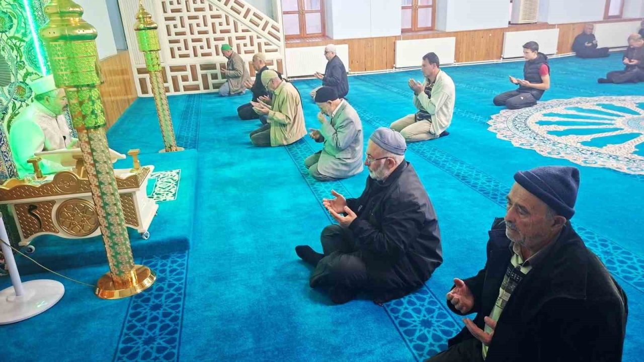 Hisarcık’ta Mevlid-i Nebi ve Gaziler Günü için sabah namazı buluşması