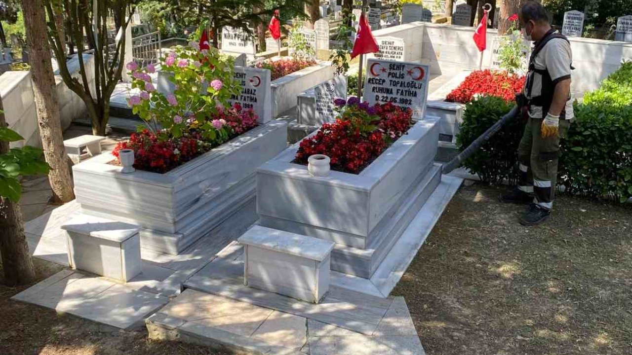 Mezarlıklara kesintisiz bakım