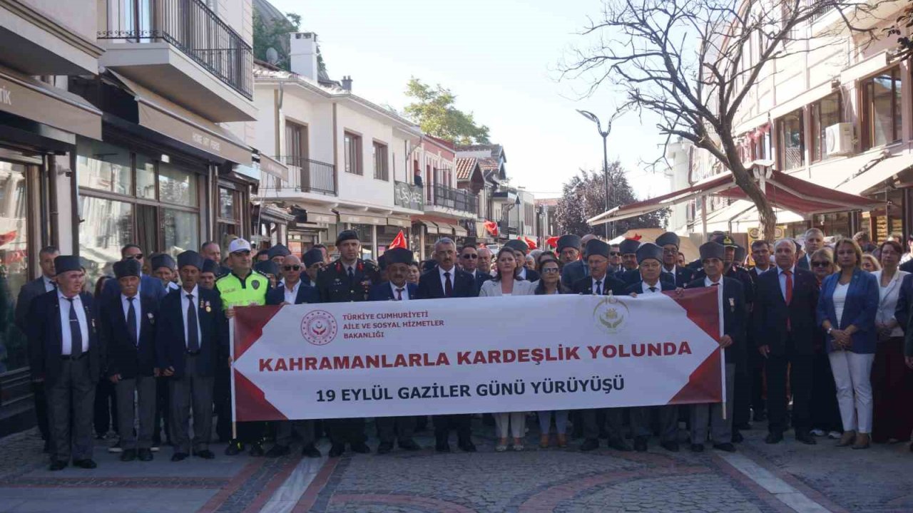Edirne’de Kahramanlar ile kardeşlik yolunda yürüyüşü düzenlendi