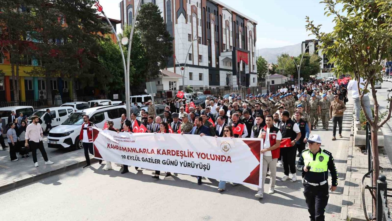 Muş’ta Gaziler Günü dolayısıyla yürüyüş düzenlendi