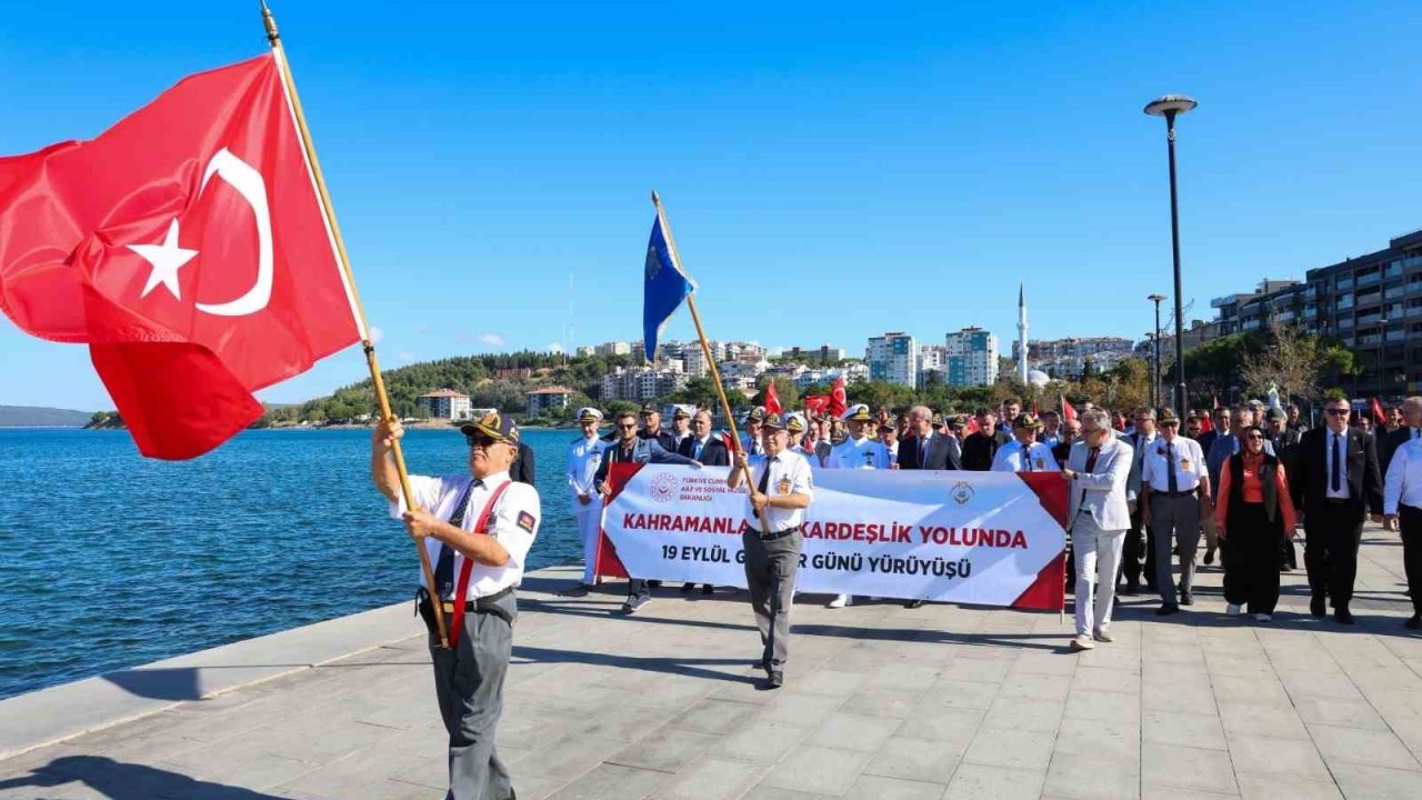 Çanakkale’de Gaziler Günü yürüyüşü düzenlendi