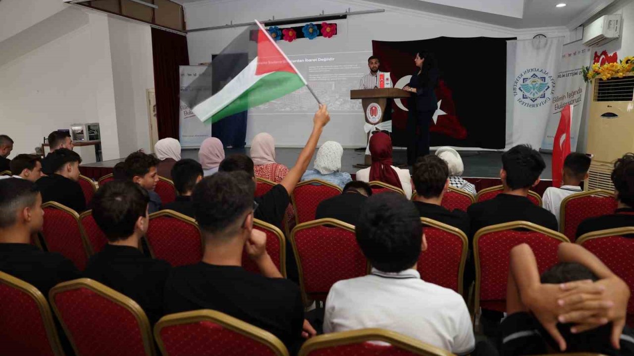 Yıkıntılar arasında bir eğitim mücadelesi: Gazzeli öğrenciler yaşadıklarını anlattı