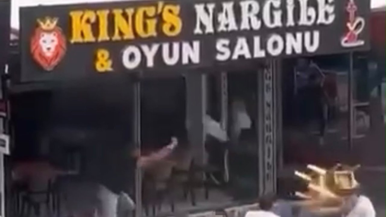 Oyun salonunda kavga: Sandalyeler havada uçuştu, 1 kişi yaralandı