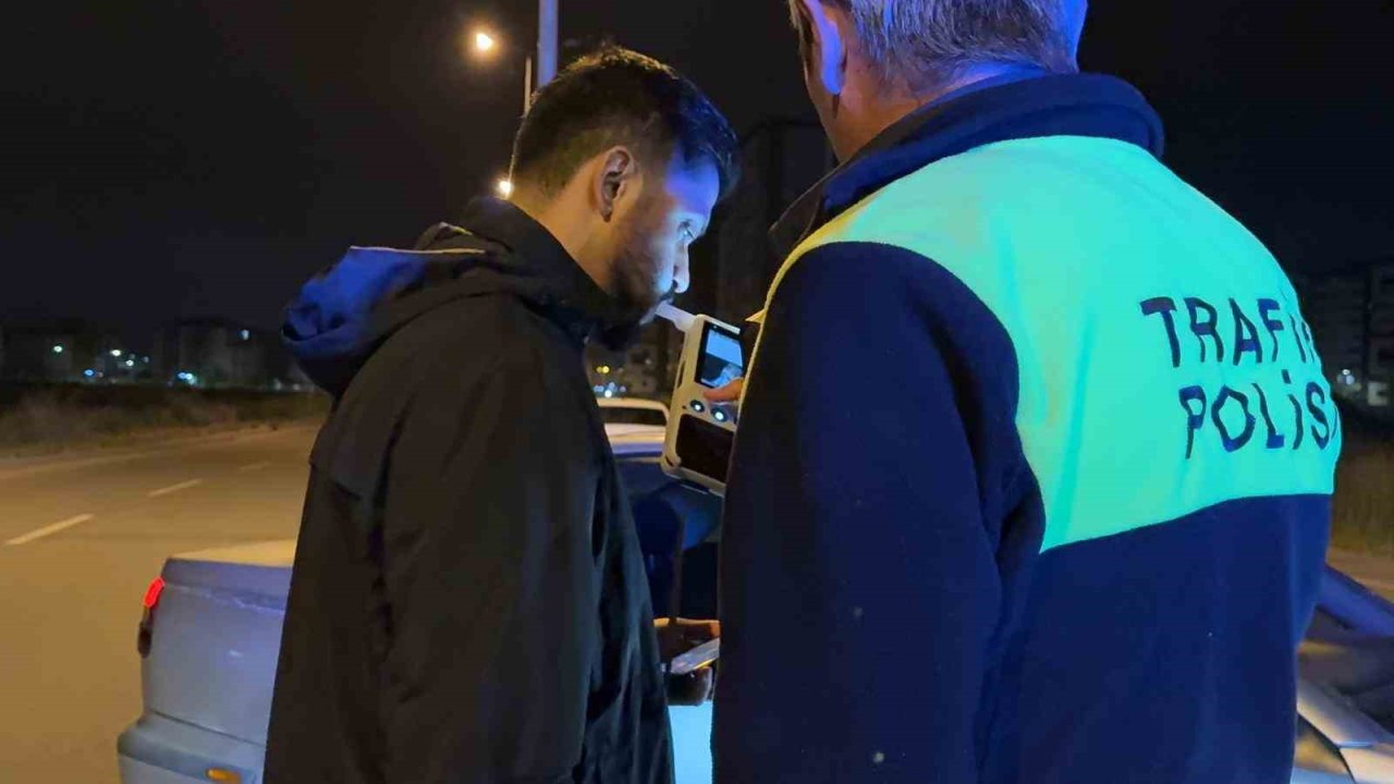 ‘Dur’ ihtarına uymayan alkollü sürücüden ‘kaçmayın’ tavsiyesi: 250 bin TL ceza yazıldı