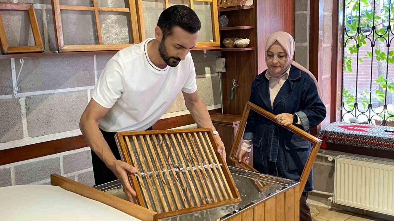 Tarımsal atıklar geleneksel yöntemlerle sanata dönüşüyor