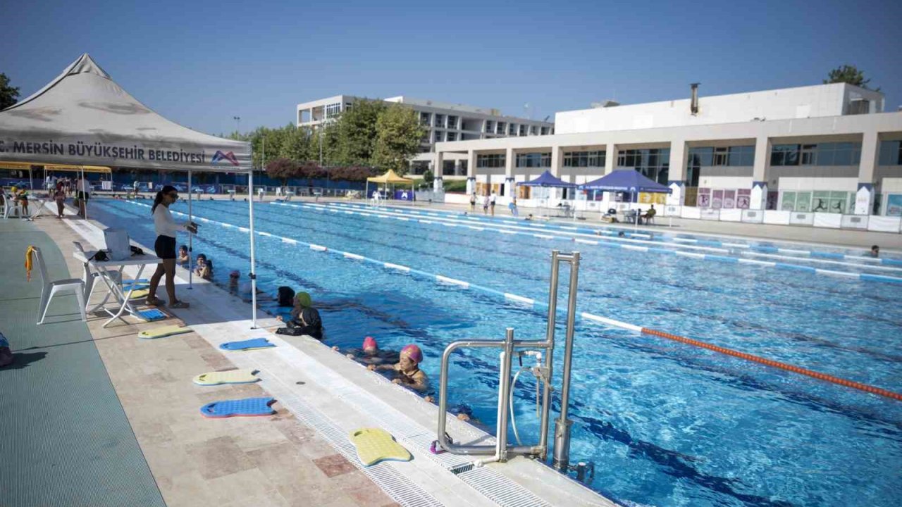 Mersin’de ücretsiz yüzme kurslarında 4 bin 200 kişi eğitim aldı