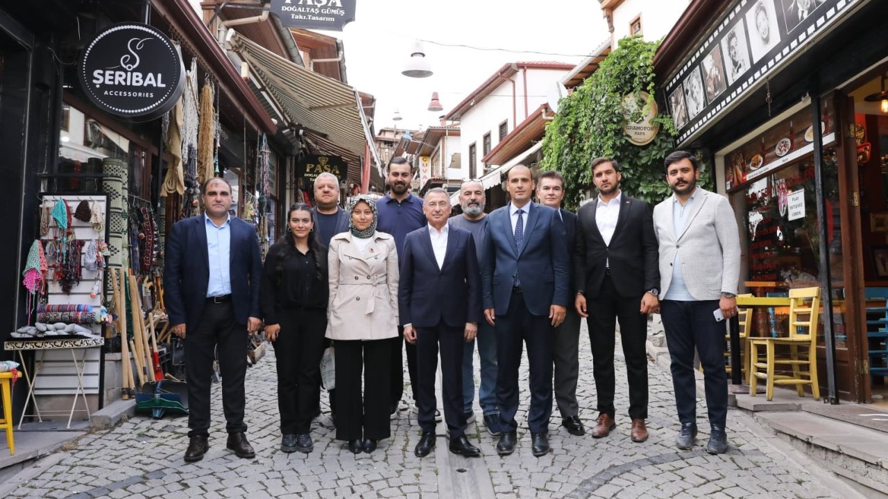 Fuat Oktay, Ulus’ta vatandaş ve esnafla bir araya geldi